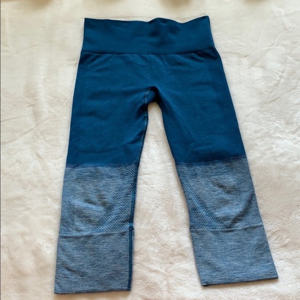Lulu Lemon Cropped Seamless Leggings